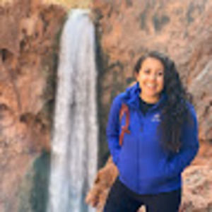 Meet your Posher, Yessenia